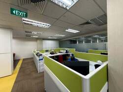 Palais Renaissance (D9), Office #632373381